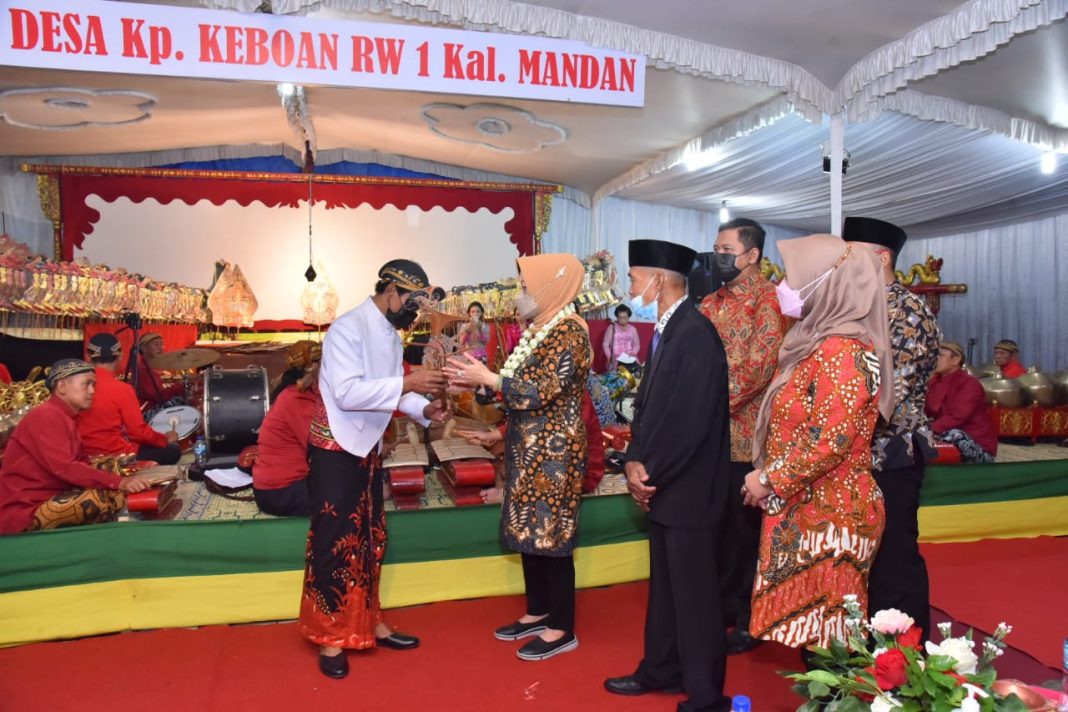 14 agt 22-bersih desa keboan