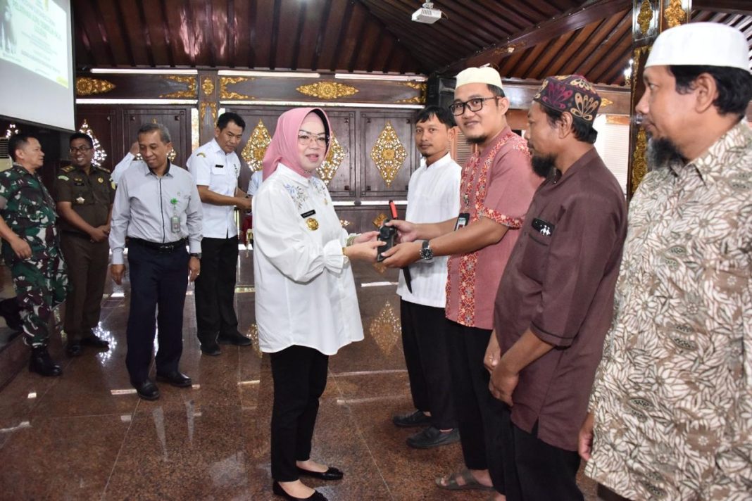 12 juni 24-penyembelih hewan kurban (2)