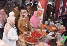 Bupati-Wabup dan Forkopimda Pantau Harga Bahan Pangan di Pasar Tradisional