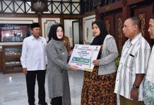 Bupati Serahkan Bantuan Baznas Senilai Rp171 Juta
