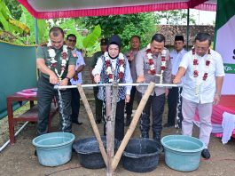 Sumur Bor Dalam Program TNI Manunggal Air di Desa Karangwuni Diterima Bupati