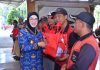 Jelang Lebaran, Bupati Bagikan 3.250 Paket Sembako untuk Warga Kurang Mampu