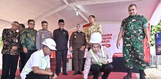 Peletakan Batu Pertama oleh Bupati Menandai Dimulainya Pembangunan Pujasera Alun-alun Sukoharjo
