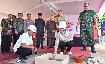 Peletakan Batu Pertama oleh Bupati Menandai Dimulainya Pembangunan Pujasera Alun-alun Sukoharjo