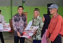 Plt Bupati Sukoharjo Salurkan BLT DBHCHT Rp702,6 Juta untuk 1.171 Buruh Tani dan Pabrik Rokok